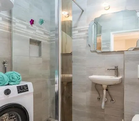 Apartamento Lola 2 *